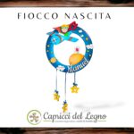 Fiocco nascita in legno rotondo – tema Piccolo Principe con stelle pendenti