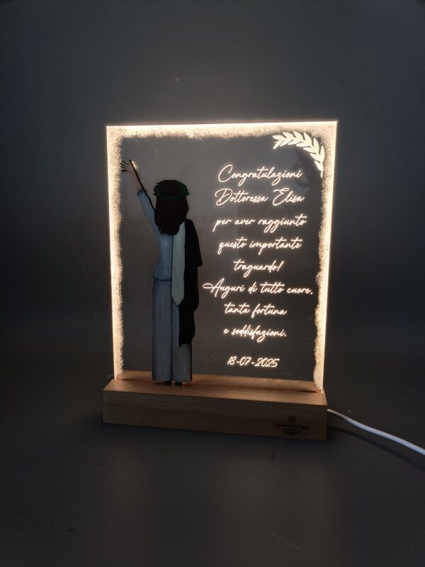 Lampada LED con base in legno e plexiglass - Laurea
